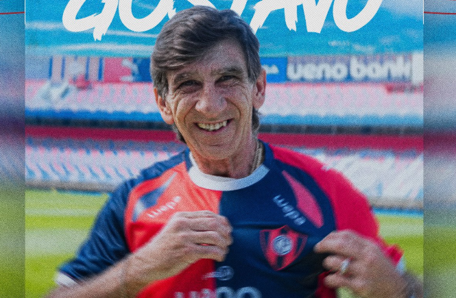 Imagen de Gustavo Costas en modo Alfaro en su presentación en Cerro Porteño: "El escudo está por arriba de todos"