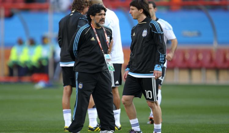 Imagen de Los dos más grandes de la historia: Messi homenajeó a Maradona