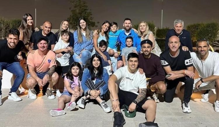 Imagen de El posteo de Lionel Messi y el resto de los jugadores con sus familias