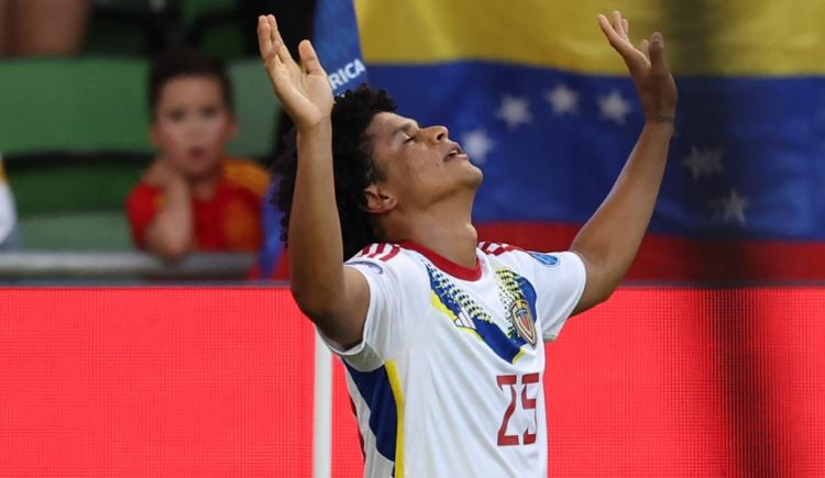 Imagen de La Vinotinto, implacable: los goles de Rondón, Bello y Ramírez para la histórica clasificación