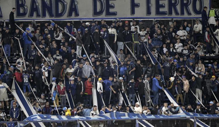 Imagen de Locura en La Plata: detuvieron a un empleado de seguridad privada por agredir a los hinchas de Gimnasia