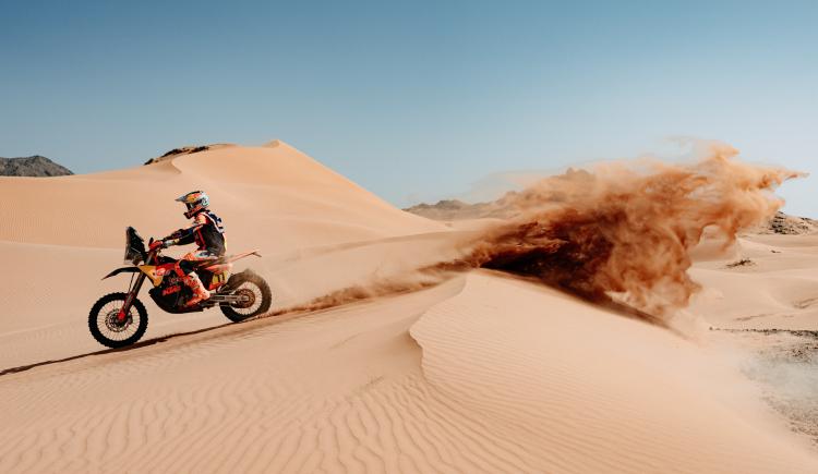 Imagen de Triunfo argentino en el Rally Dakar: Luciano Benavides ganó la quinta etapa en motos