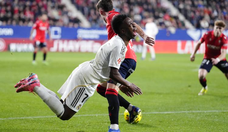 Imagen de Dura caída del Madrid: perdió con Osasuna pese al tanto de Vinicius y podría quedarse sin la punta