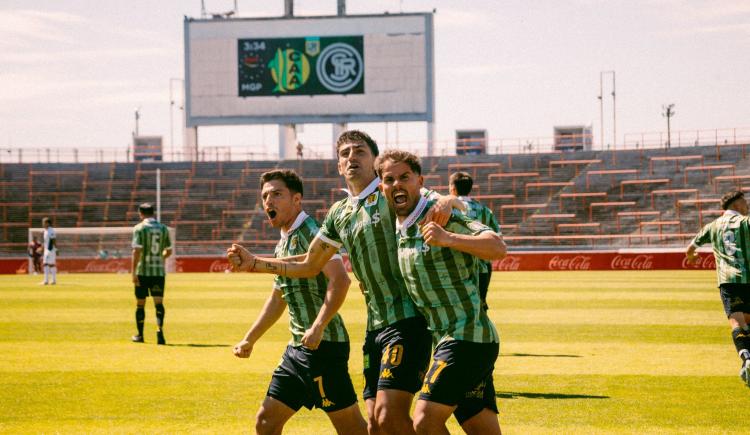 Imagen de El Tiburón nadó hacia la orilla de la salvación: Aldosivi venció a Independiente Rivadavia y salió del descenso directo
