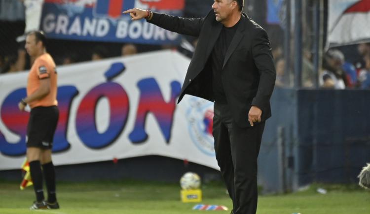 Imagen de Diego Dabove palpitó el choque ante River y explicó qué espera de Gonzalo Martínez