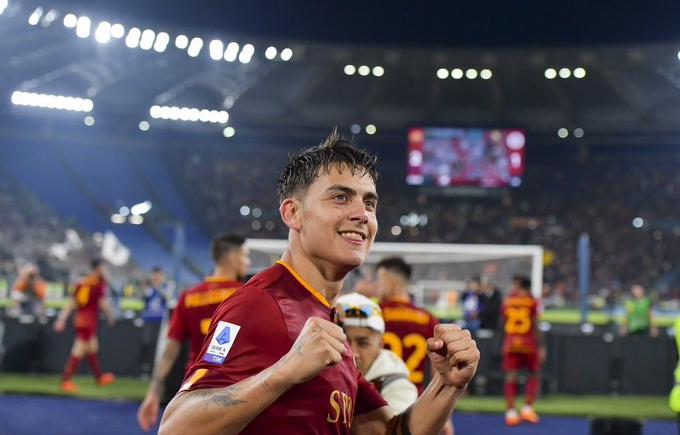 Imagen de Paulo Dybala hizo un gol agónico para llevar a Roma a la Europa League