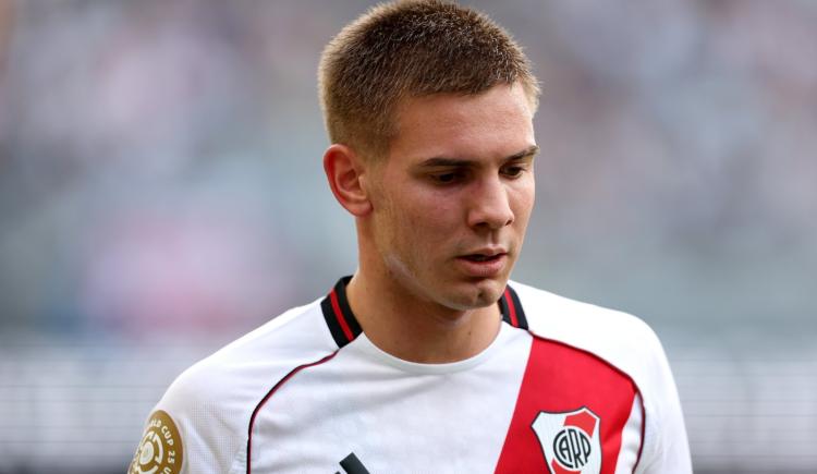 Imagen de Envuelto en lágrimas: el triste adiós de Mastantuono a River