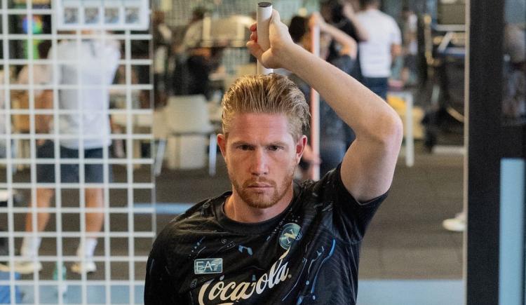 Imagen de Polémica en torno a Diego Maradona con Kevin De Bruyne en Napoli