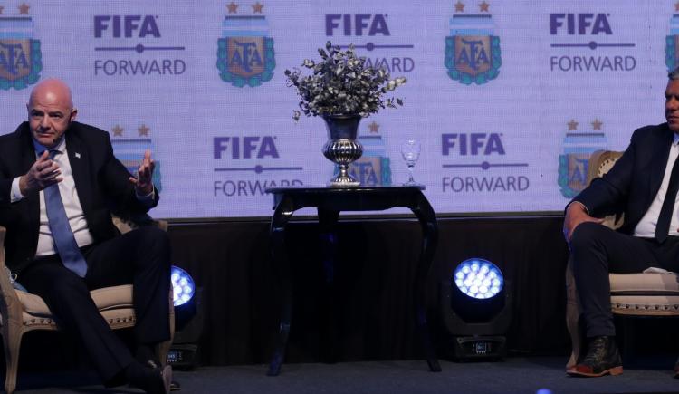 Imagen de INFANTINO: "LA IDEA DE UN MUNDIAL CADA DOS AÑOS ES PARA HABLAR Y MEJORAR”