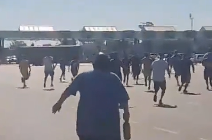 Imagen de Podía pasar y pasó: fuerte cruce entre hinchas de Independiente y de Boca en la autopista