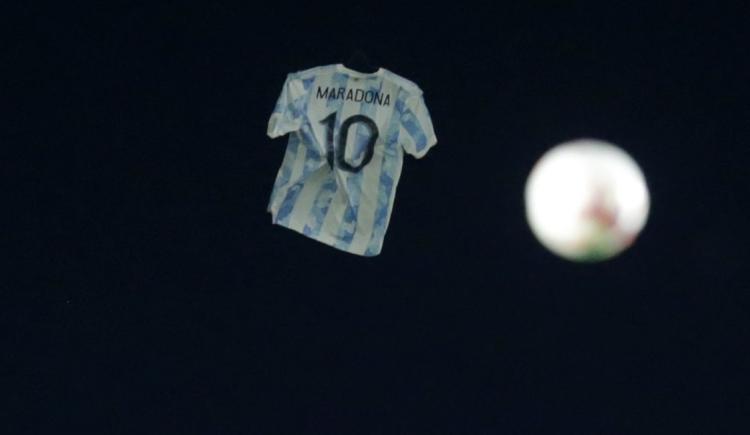 Imagen de EL EMOTIVO HOMENAJE DE ARGENTINOS A MARADONA