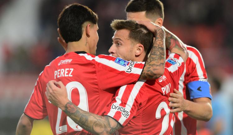 Imagen de Estudiantes fue una tromba en el primer tiempo y goleó a Defensa y Justicia