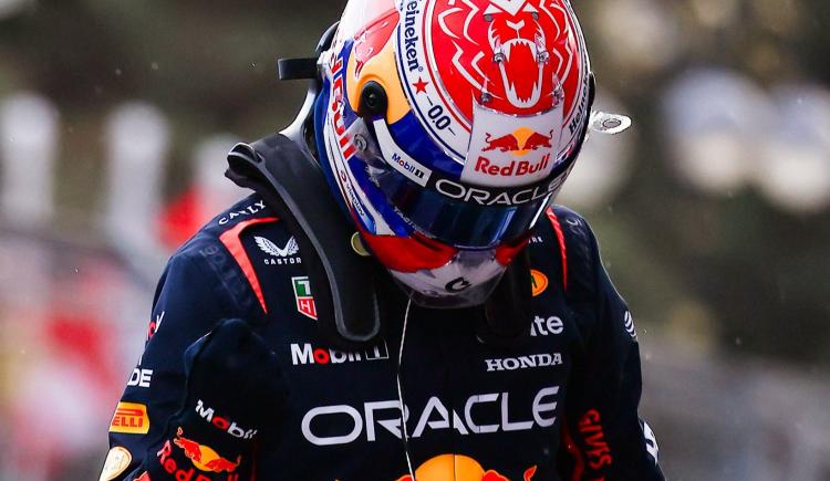 Imagen de Verstappen dominó en el Gran Premio de Azerbaiyán y se prendió en la lucha por el campeonato en la Fórmula 1