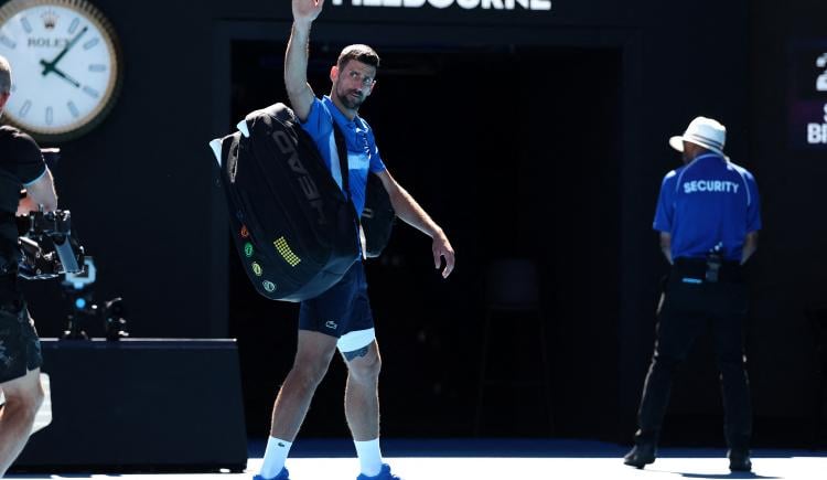 Imagen de Bombazo: Novak Djokovic abandonó en el Abierto de Australia y avisó: "Pudo haber sido el último"