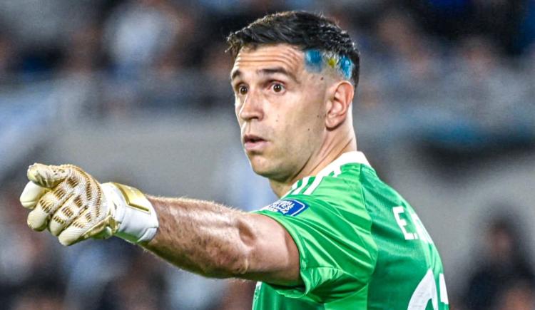 Imagen de Cómo quedó Dibu Martínez en la clasificación mundial de arqueros de 2025