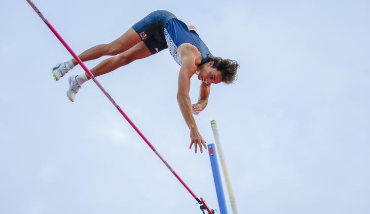 Imagen de Armand Duplantis logró un nuevo récord en salto con garrocha