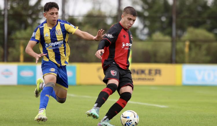 Imagen de Show de goles del clásico de reserva: Central y Newell's empataron 3-3 en Arroyo Seco