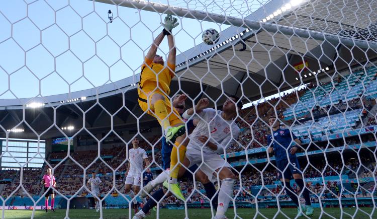 Imagen de EL BLOOPER DEL AÑO: INSÓLITO GOL EN CONTRA DE ESLOVAQUIA