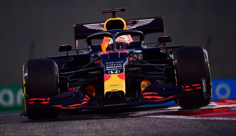 Imagen de VERSTAPPEN QUIEBRA LA HEGEMONÍA DE MERCEDES CON LA POLE POSITION EN ABU DHABI