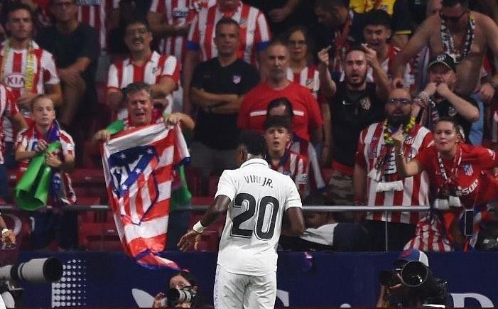 Imagen de La insólita y repudiable iniciativa de hinchas de Atlético de Madrid para insultar a Vinicius en el clásico