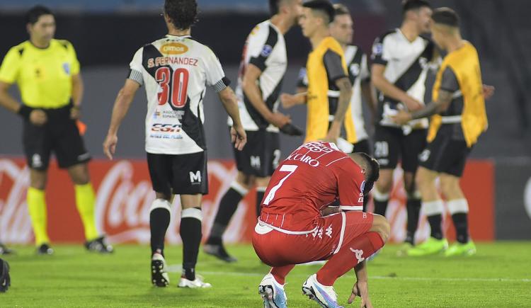 Imagen de Huracán perdió en Montevideo y se complicó en la Sudamericana
