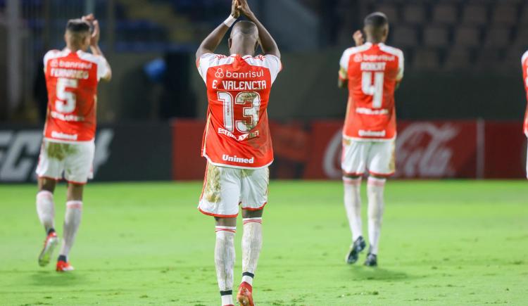 Imagen de Por qué Internacional jugó ante Belgrano con la camiseta embarrada