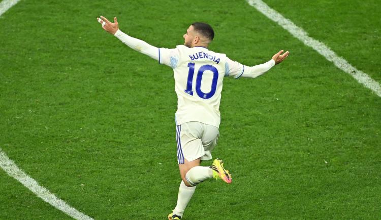 Imagen de Pide Mundial: el golazo de Emiliano Buendía en la final de la Europa League