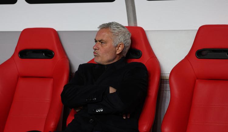 Imagen de Los jugadores no le hacen la cama a Mourinho...porque él se las cambia