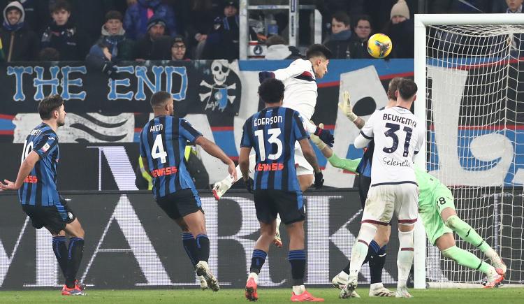 Imagen de Santiago Castro se vistió de héroe y metió a Bologna en semifinales de la Copa Italia