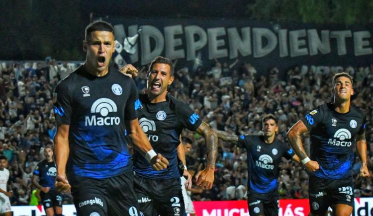 Imagen de Independiente Rivadavia venció a Huracán y se subió a la cima