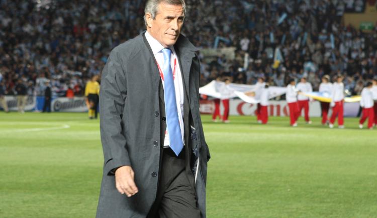 Imagen de LA HISTORIA DE TABÁREZ ANTE ARGENTINA