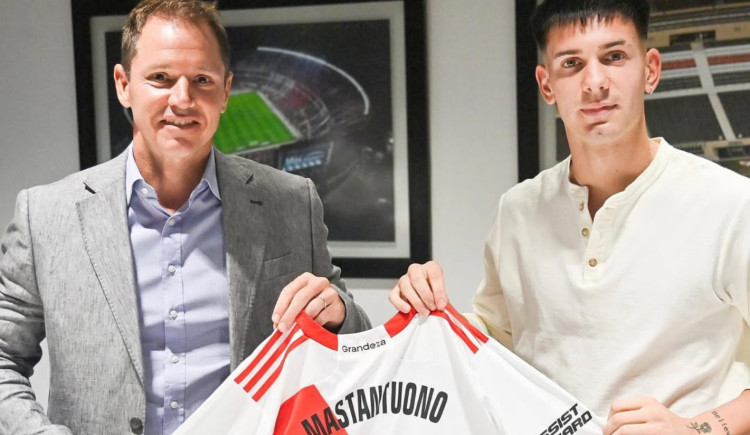 Imagen de Qué dijo el presidente de River de la situación de Franco Mastantuono y de su sucesor para las elecciones