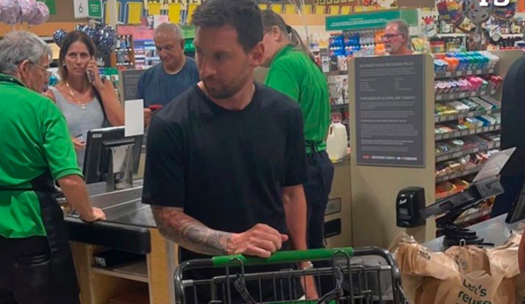 Imagen de Lionel Messi, de compras en una reconocida cadena de supermercados en Miami