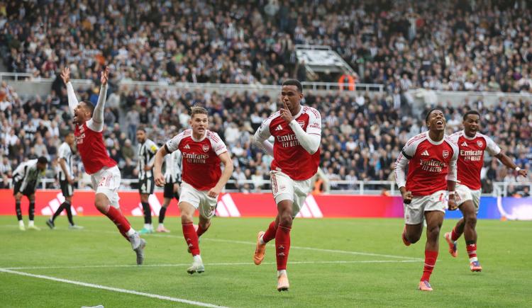 Imagen de Arsenal le ganó un partido de locos a Newcastle y dejó la Premier al rojo vivo