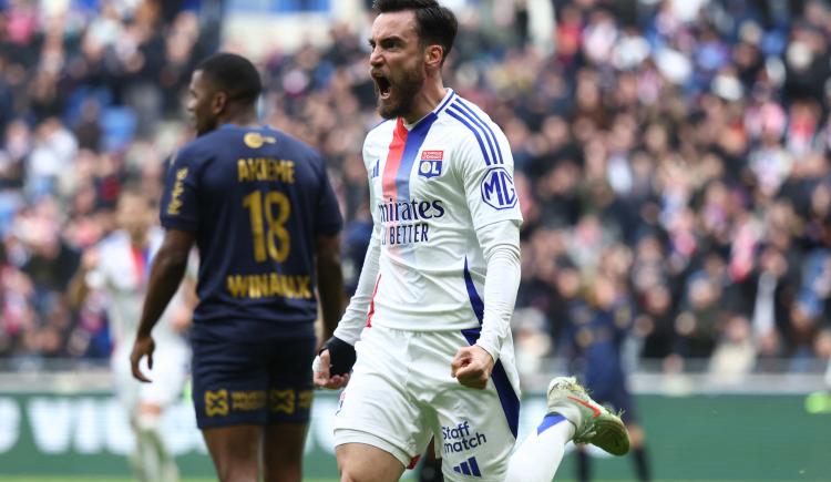 Imagen de Como un delantero: Nicolás Tagliafico anotó un golazo en la victoria de Lyon