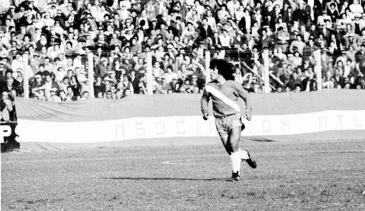 Imagen de Especial: los inéditos registros del debut de Maradona