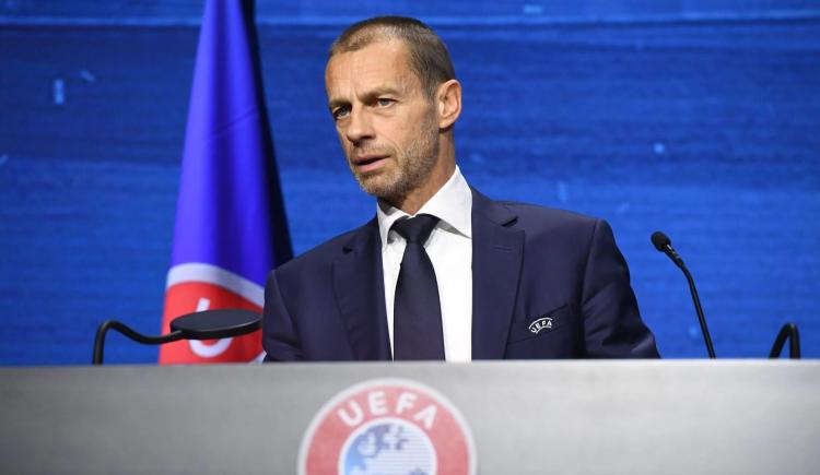 Imagen de El presidente de la UEFA destrozó a Dibu Martínez