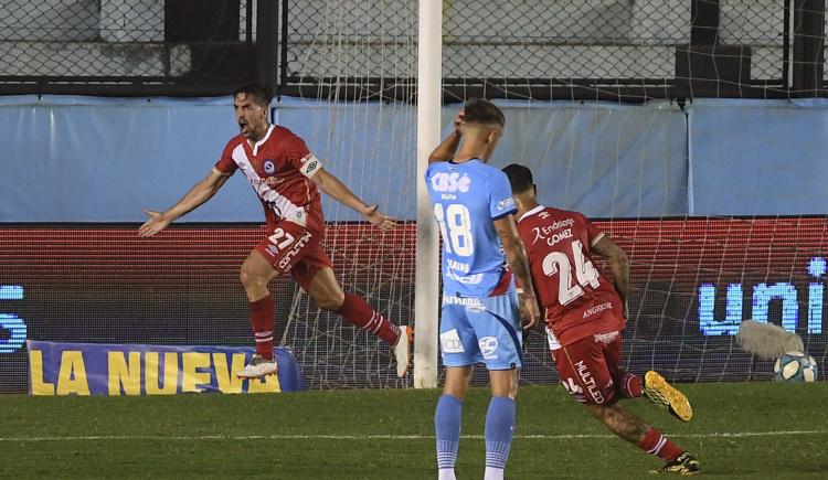 Imagen de ARGENTINOS GANÓ EN SARANDÍ Y SE ILUSIONA