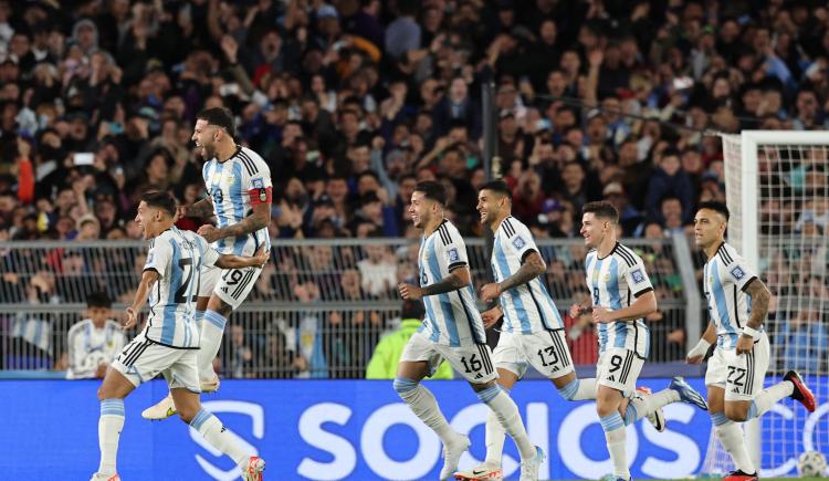 Imagen de Desde todos los ángulos: El golazo de Otamendi a Paraguay