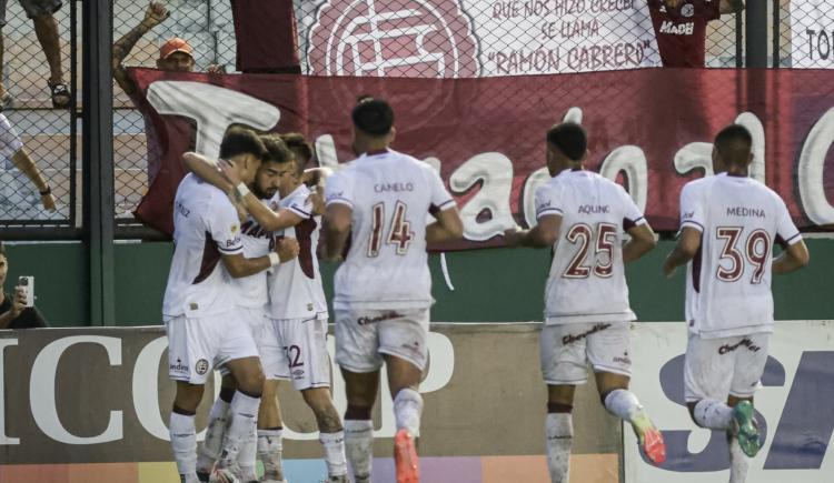 Imagen de Lanús no tuvo piedad y goleó a Lamadrid en la Copa Argentina