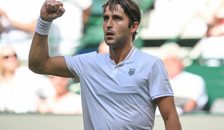 Imagen de Tomás Etcheverry venció a Andrey Rublev en Halle y logró el mejor triunfo de su carrera sobre césped