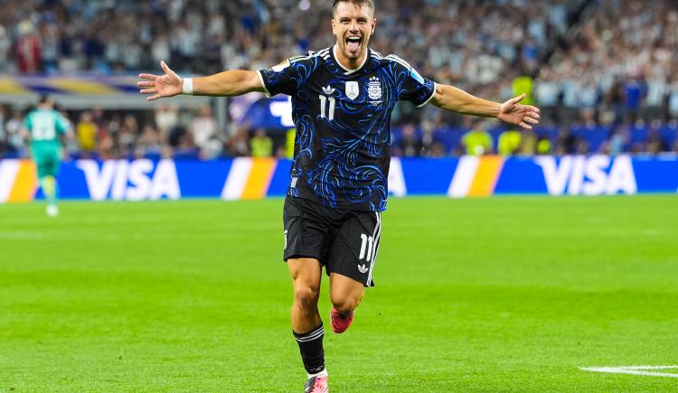 Imagen de De Monti a Messi y Lo Celso: la historia de los goles de tiro libre de Argentina en los Mundiales