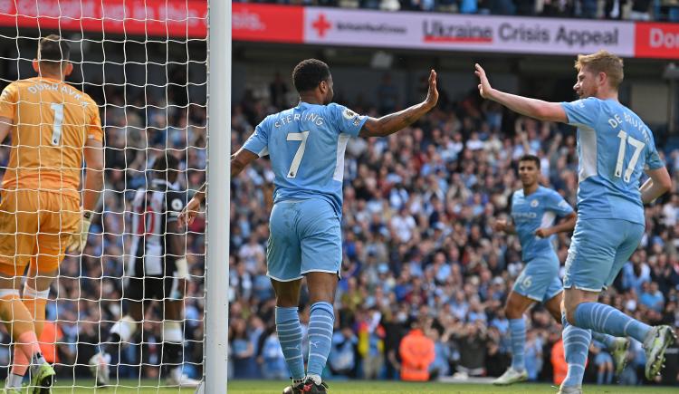 Imagen de Manchester City goleó y se encamina rumbo al bicampeonato