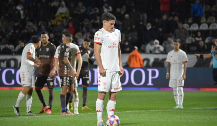 Imagen de El penal eterno de Huracán ante Platense