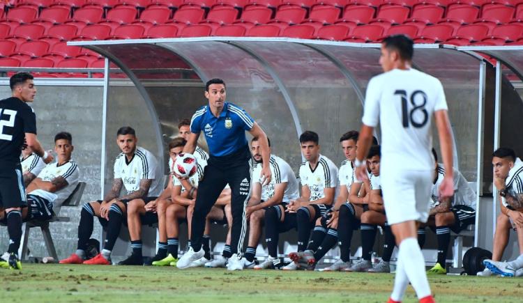 Imagen de A cinco años del debut de Scaloni: ¿quién es el único titular que se repite?