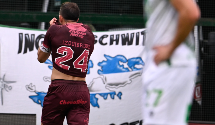 Imagen de Izquierdoz, la cara de la pertenencia en Lanús: del rechazo a jugar la final de la Libertadores a anotar el empate en el clásico y ser agredido