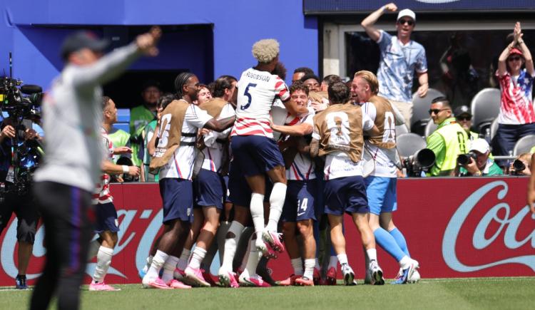 Imagen de Estados Unidos le ganó 2-0 a Australia y se clasifició como líder de grupo en su Mundial