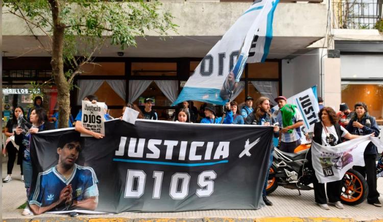 Imagen de Médico forense declaró que Maradona presentó signos de insuficiencia cardíaca no controlados