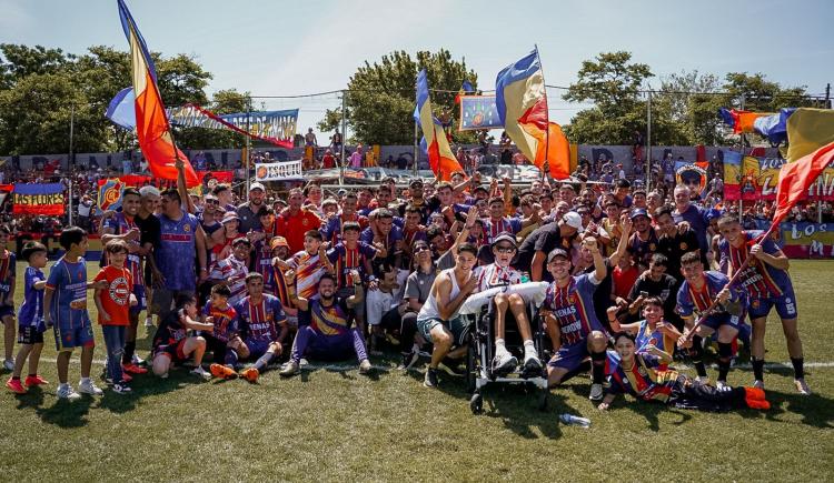 Imagen de Colegiales se consagró campeón en la Primera B