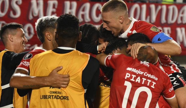 Imagen de Estudiantes se copó tarde pero obtuvo su primera victoria en la Libertadores